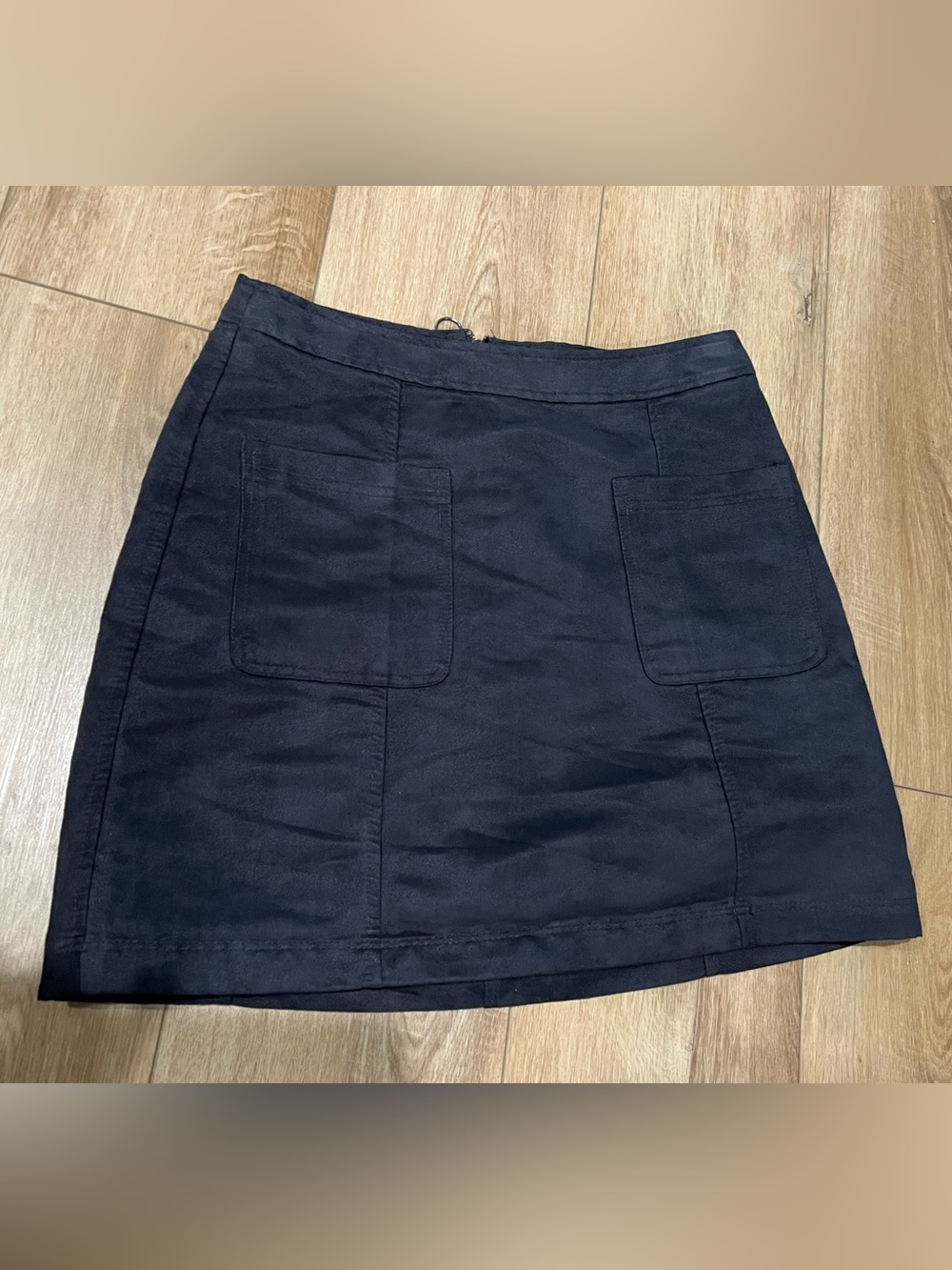 Old Navy Black Suede Mini Skirt with Front Pockets Back Zipper Size 4